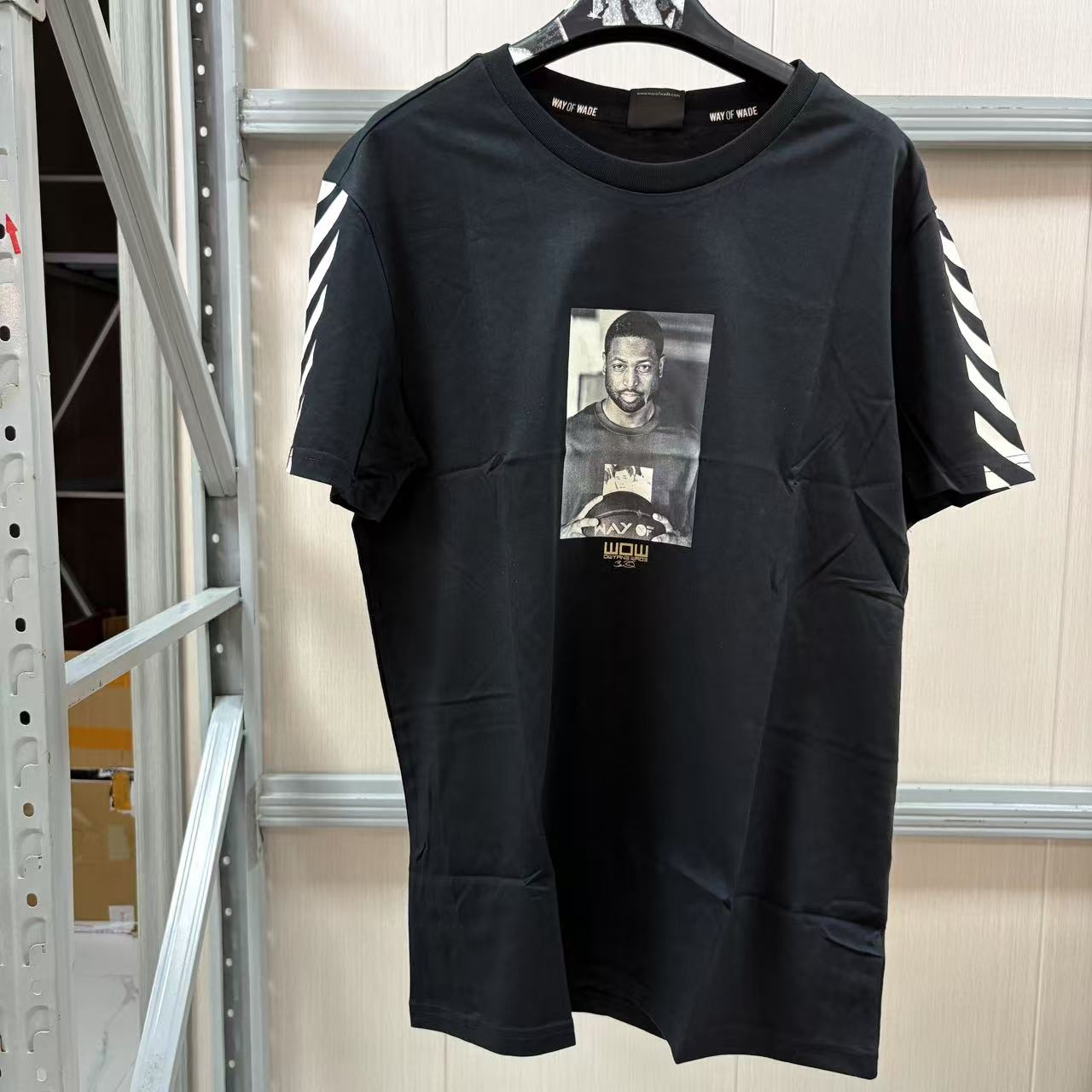 《购买前看详情B品》李宁韦德系列常规型短袖文化衫男款  AHSP249