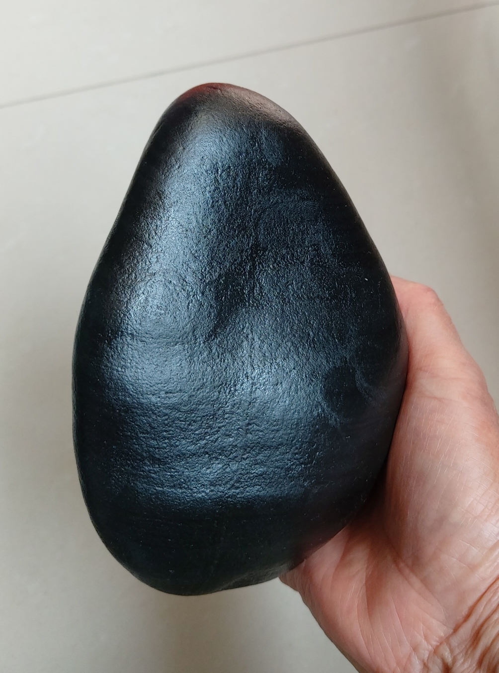 黄河渭河奇石乌金石。天然原石，自带微量元素。用于按摩、雕刻。