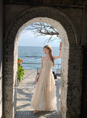 迟伞伞 钻光白雀 原创泰兰德面料钻链羽毛仙气收腰吊带连衣裙女