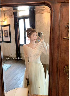 迟伞伞25/ss 无法复刻！白月光长袖褶皱v领上衣柔纱长裙白杏两色