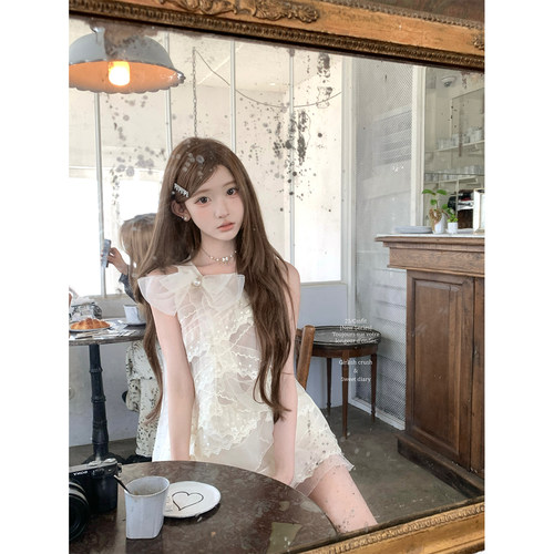 迟伞伞蚂蚁边蝴蝶结刺绣上衣半裙