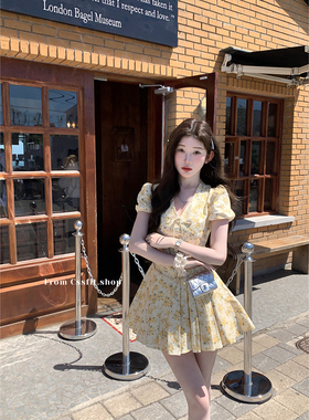 迟伞伞 小花神 house纯棉淡黄碎花v领系带收腰百褶连衣裙女夏季