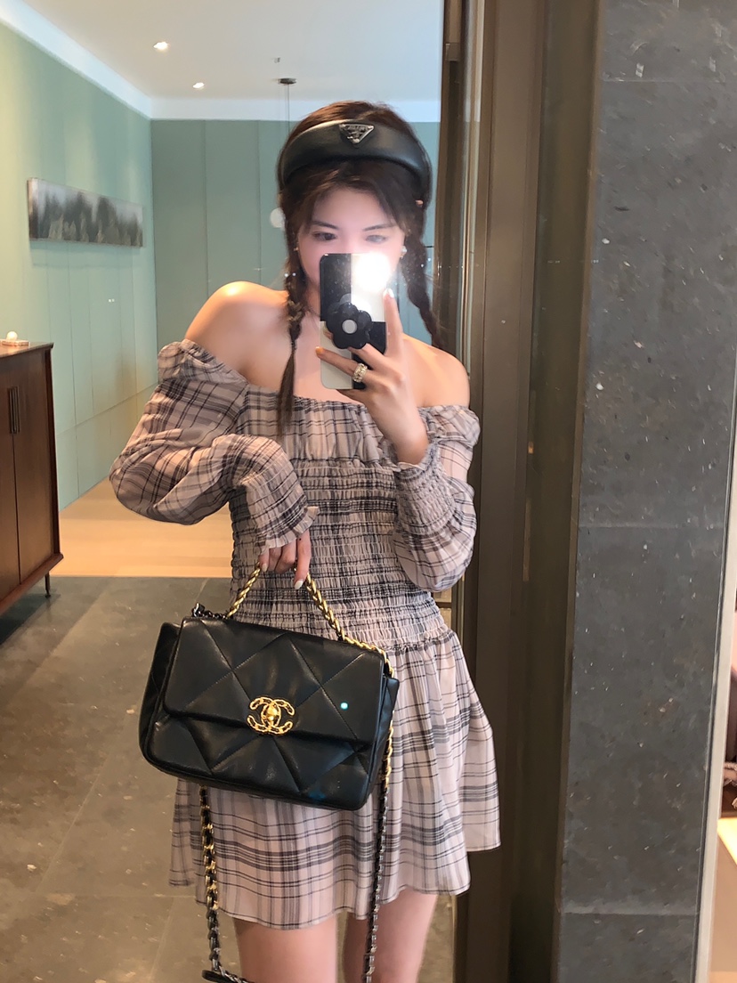 迟伞伞 美炸少女感氛围格纹露肩2way连衣裙
