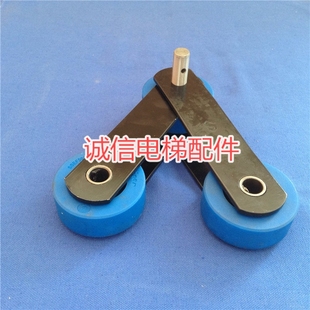 蒂森扶梯梯级大链节距135轮子75*24扶梯梯级链人行道梯级链大链条