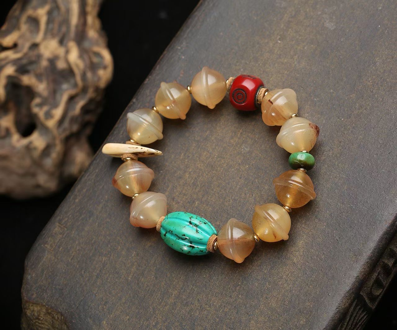 藏区羊角飞碟手串单圈天然骆驼骨料器藏银松石配饰文玩佛珠手链