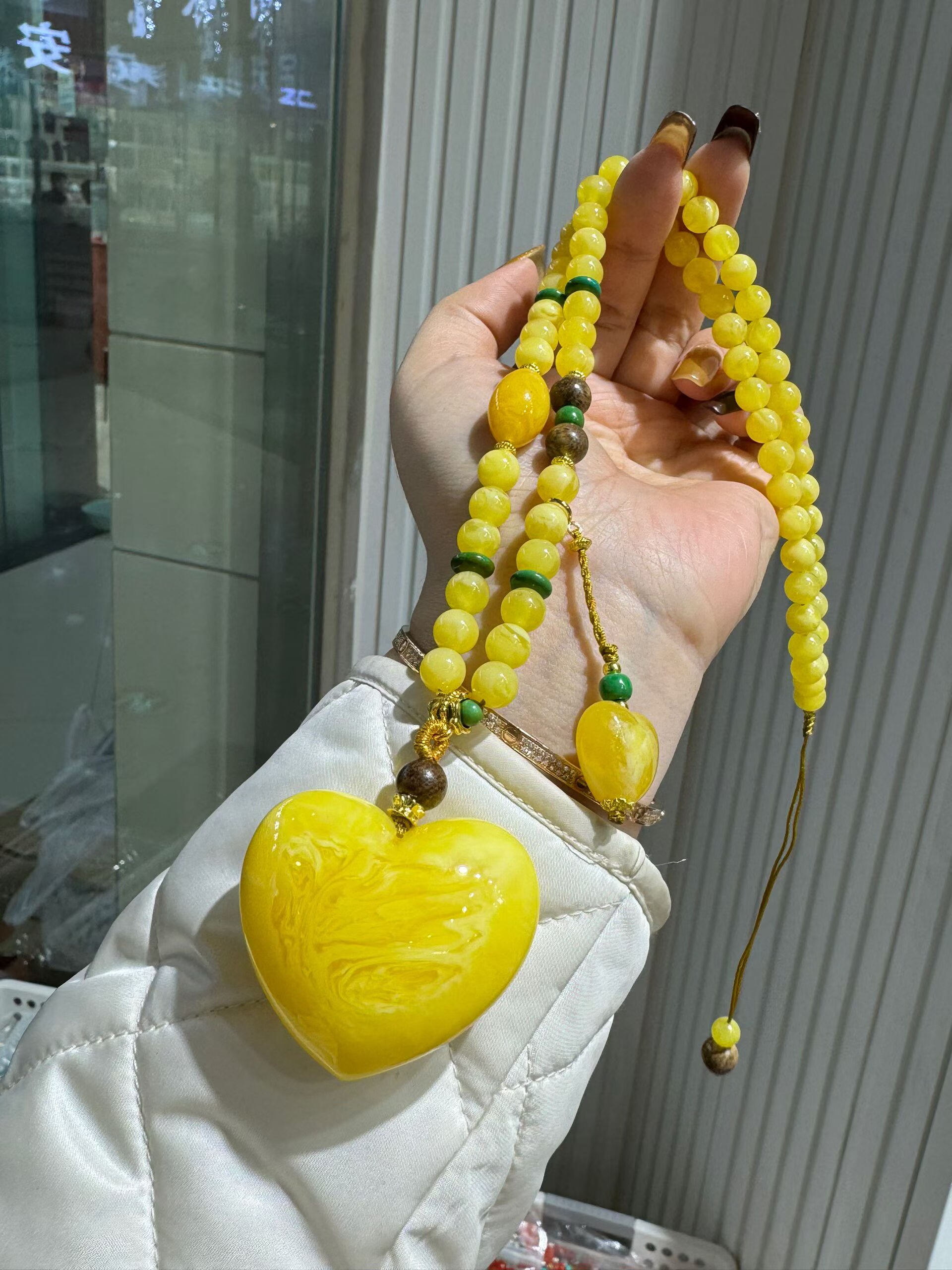 新款原创蜜蜡琥珀黄蜜挂件俄料鸡油黄爱心吊坠车挂饰品