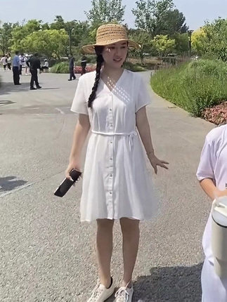 霍思燕同款白色v领连衣裙女夏季2023新款抽绳收腰气质短袖白裙子