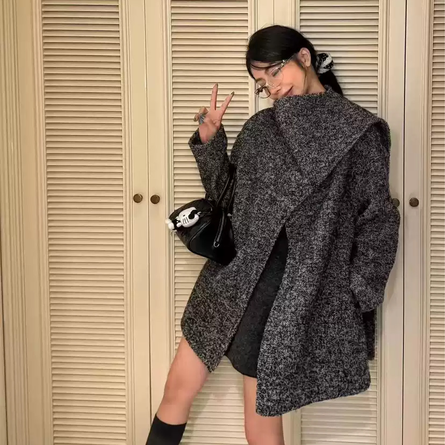 灰色粗花呢围巾领短款毛呢大衣女