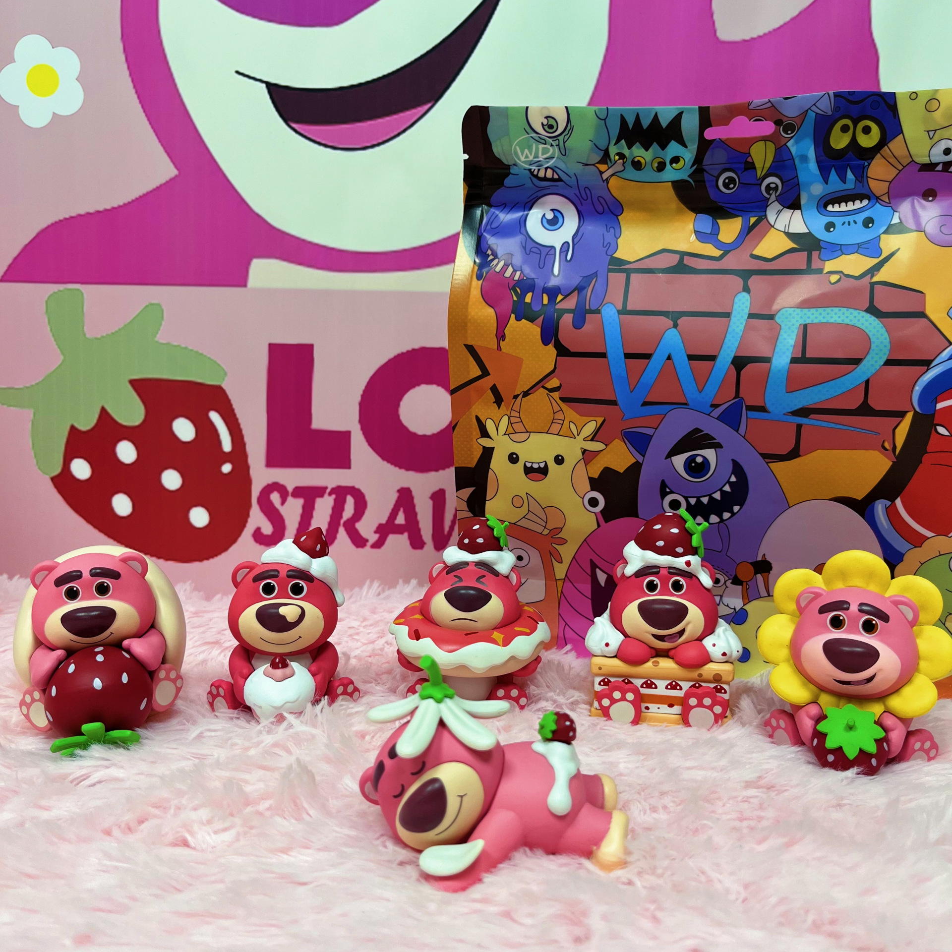 草莓屁屁熊盲盒6款甜品系列手办卡通装饰桌面摆件女生礼物生日