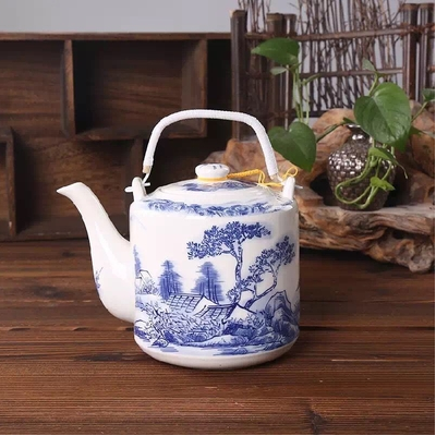 景德镇提梁瓷器茶壶