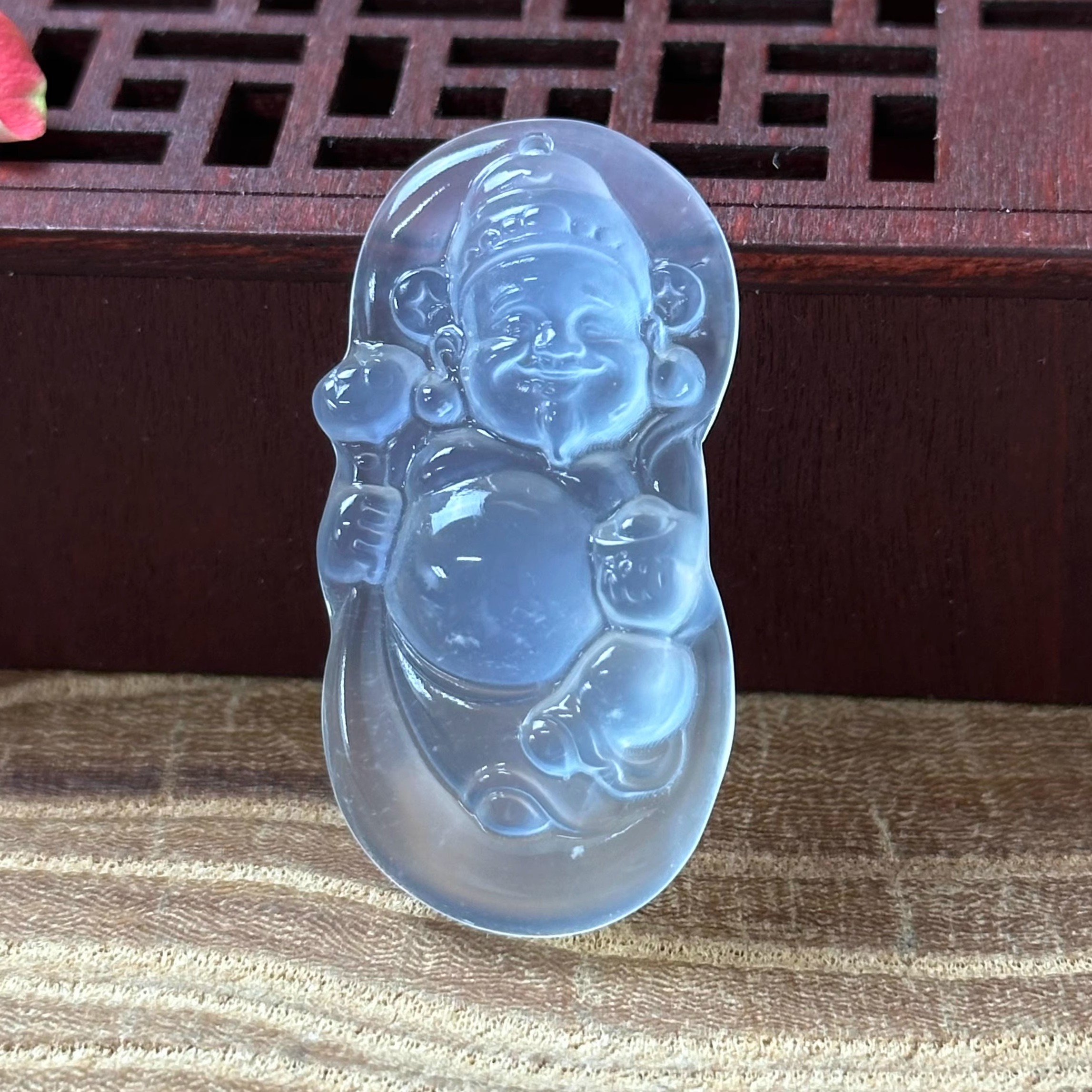 天然岫玉财神吊坠保真冰透荧光精致玉石挂件男女款产地直发送礼物