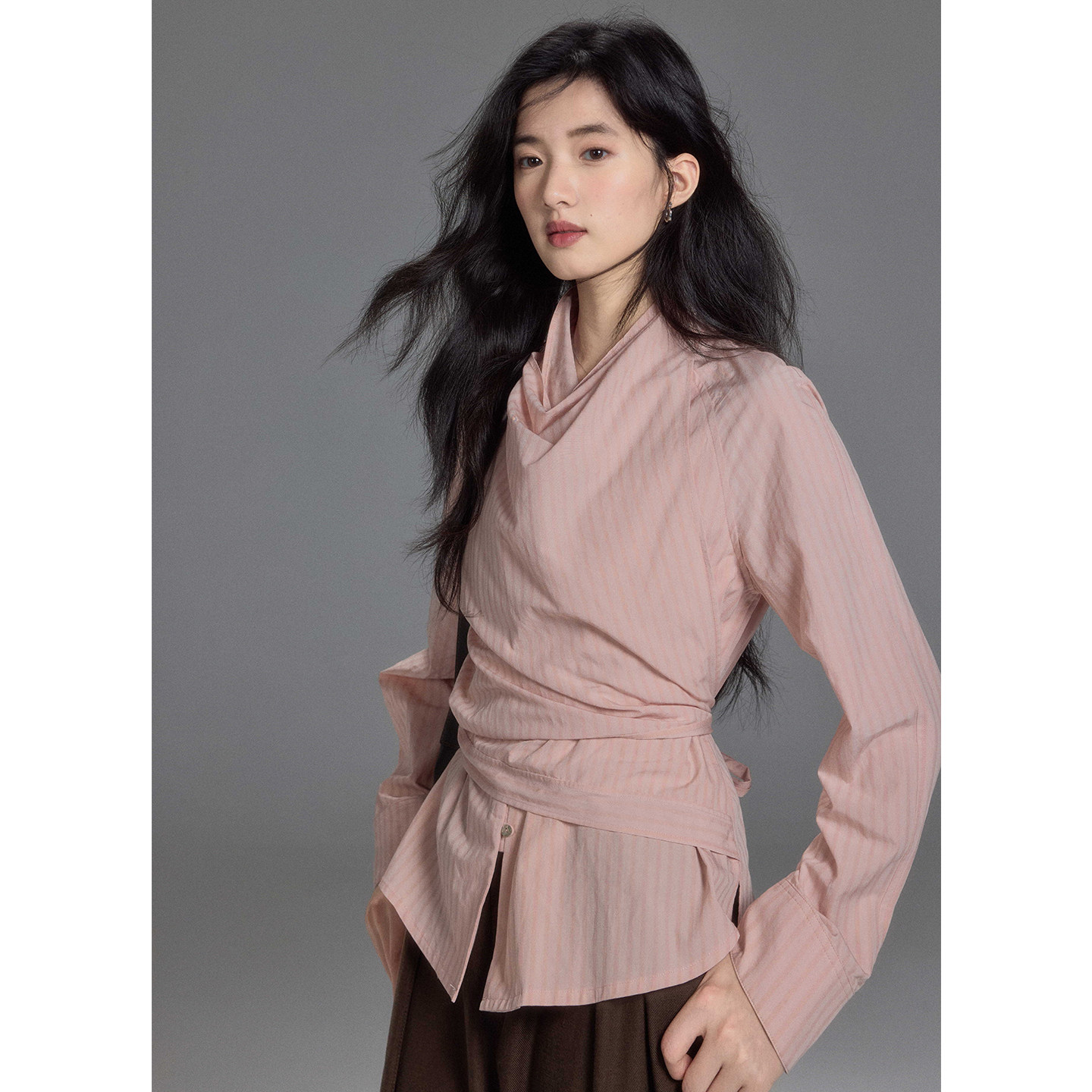 贰羊设计【南书】设计感小众粉色长袖衬衫女收腰高智通勤气质上衣