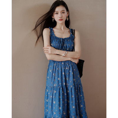 复古克莱因蓝显白碎花度假连衣裙