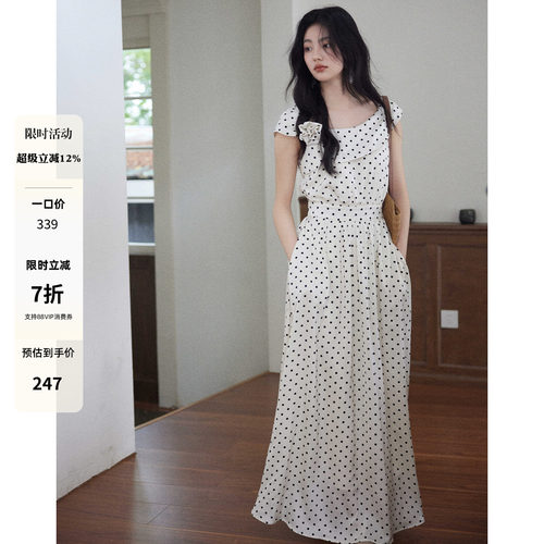 设计感领口波点缎面连衣裙