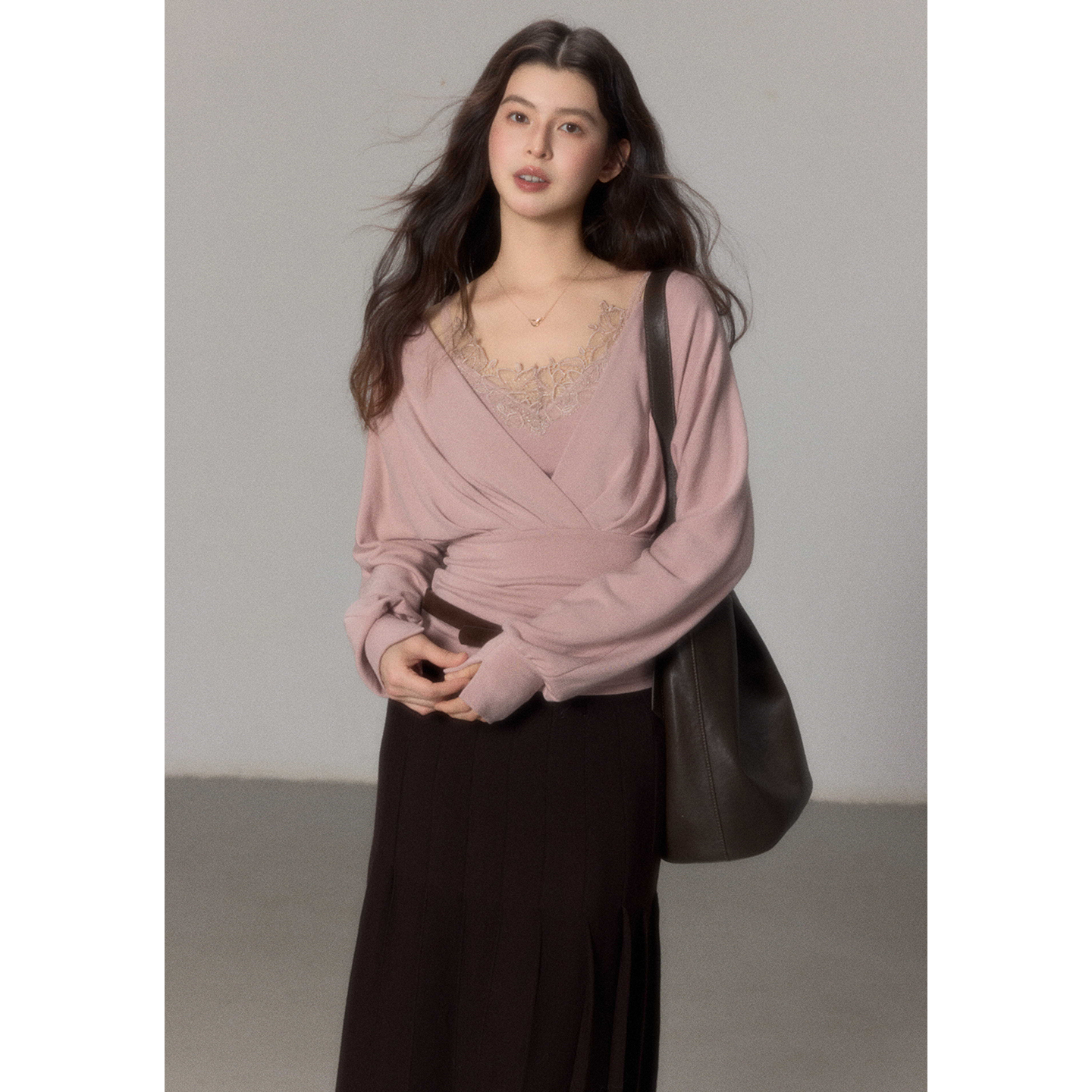 贰羊设计 11/27新品立减【绮柔】假两件花边吊带收腰v领针织上衣