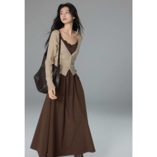 通勤气质套装 温柔风蕾丝边咖色吊带裙女针织开衫 无虞 贰羊设计