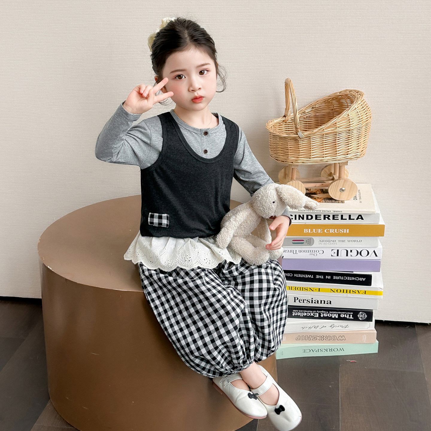 女童春装套装2026新款洋气时髦儿童衣服女宝格子裤马甲三件套可爱