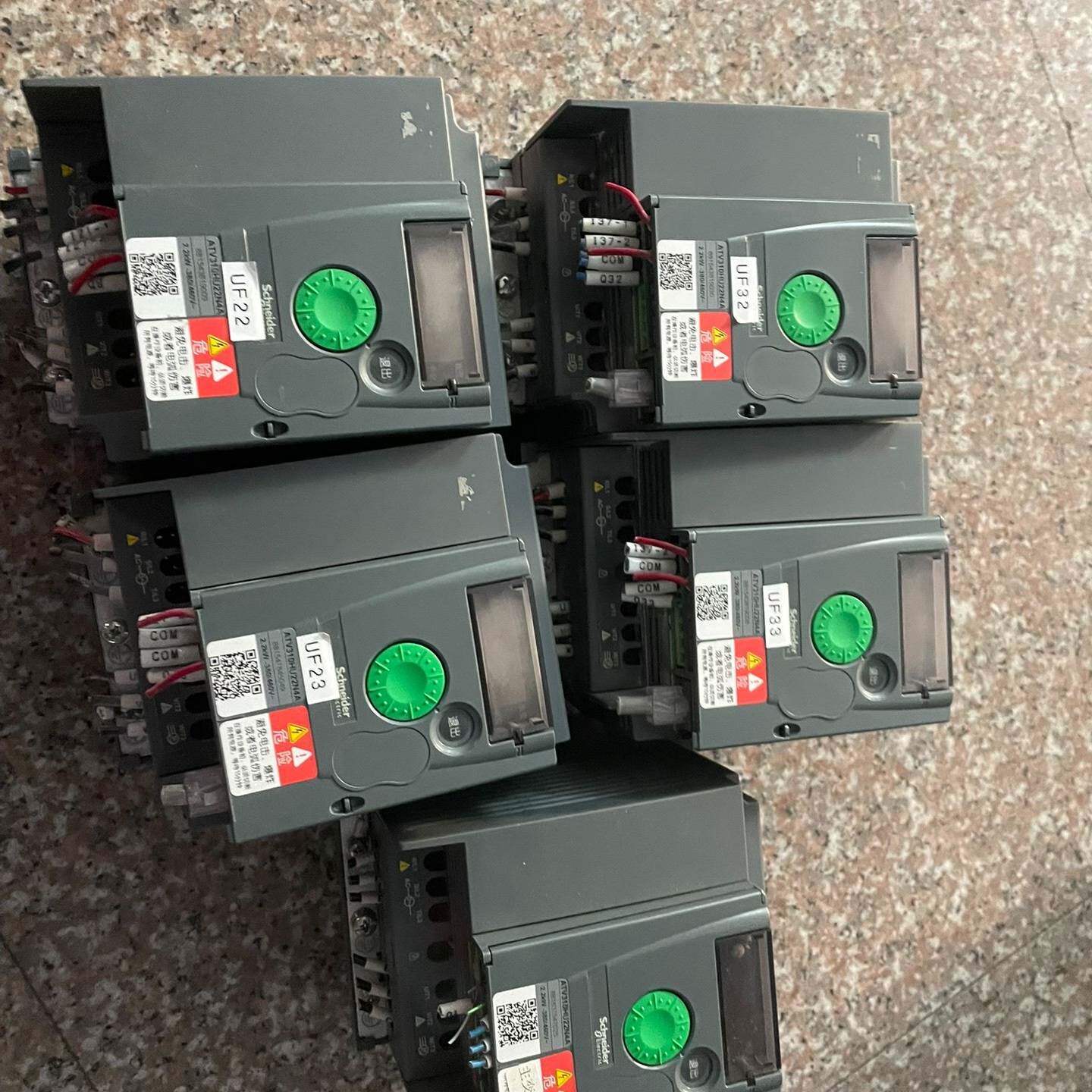 议价-施耐德变频器ATV310HU22N4A (2.2kw) 拆机