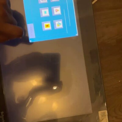 议价-施耐德触摸屏HMIET6700,通电正常，层色如图，测试视频-可维