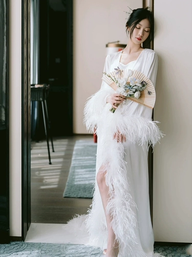 黛雯娜 Перо утреннее халат женская женская свадьба свадебное свадебное свадебное свадебное вечернее платье чистого цвета юбка может носить одежду на улице