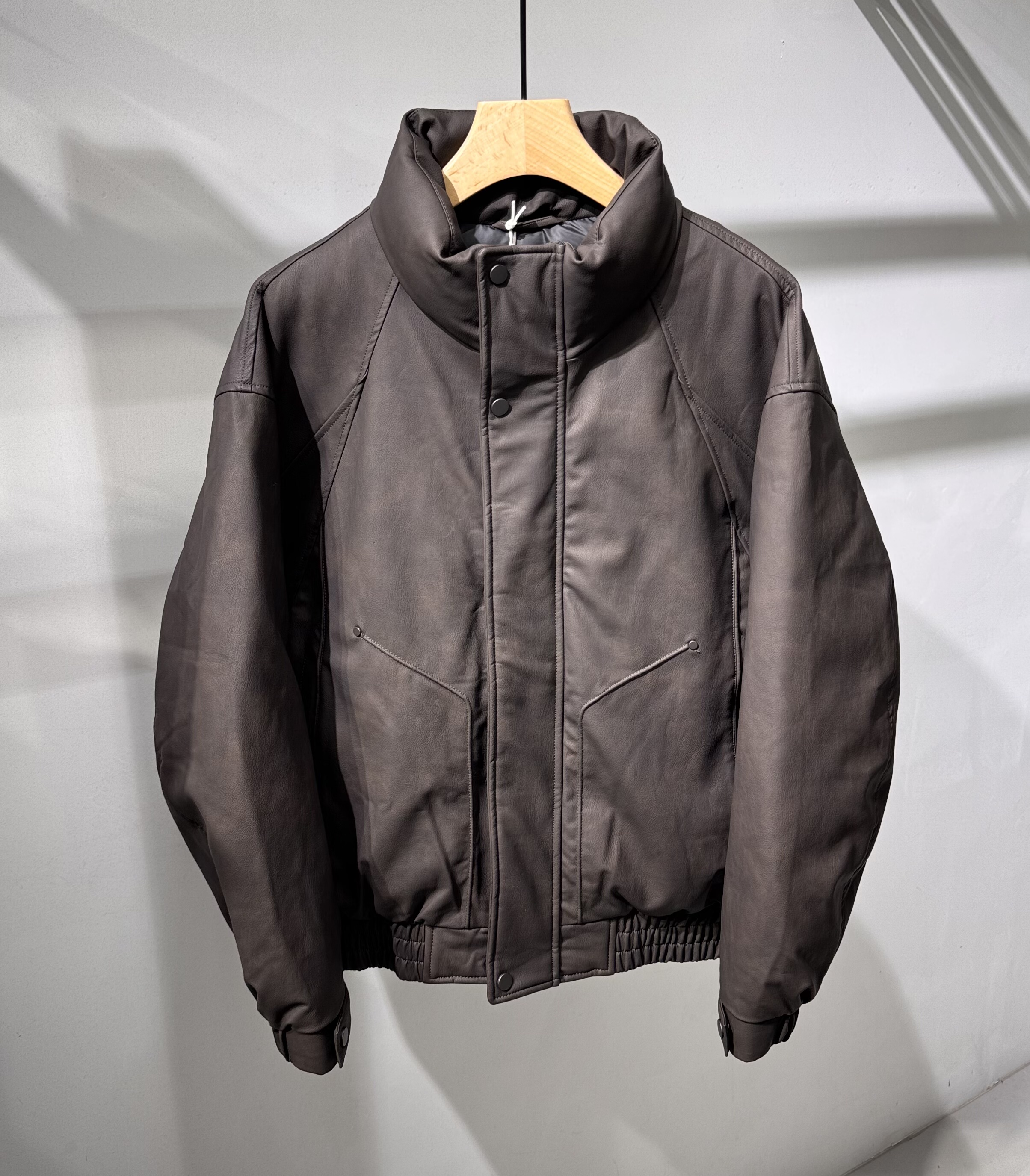 25冬季新款男士PU皮立领羽绒服美式复古潮流户外加厚保暖羽绒外套