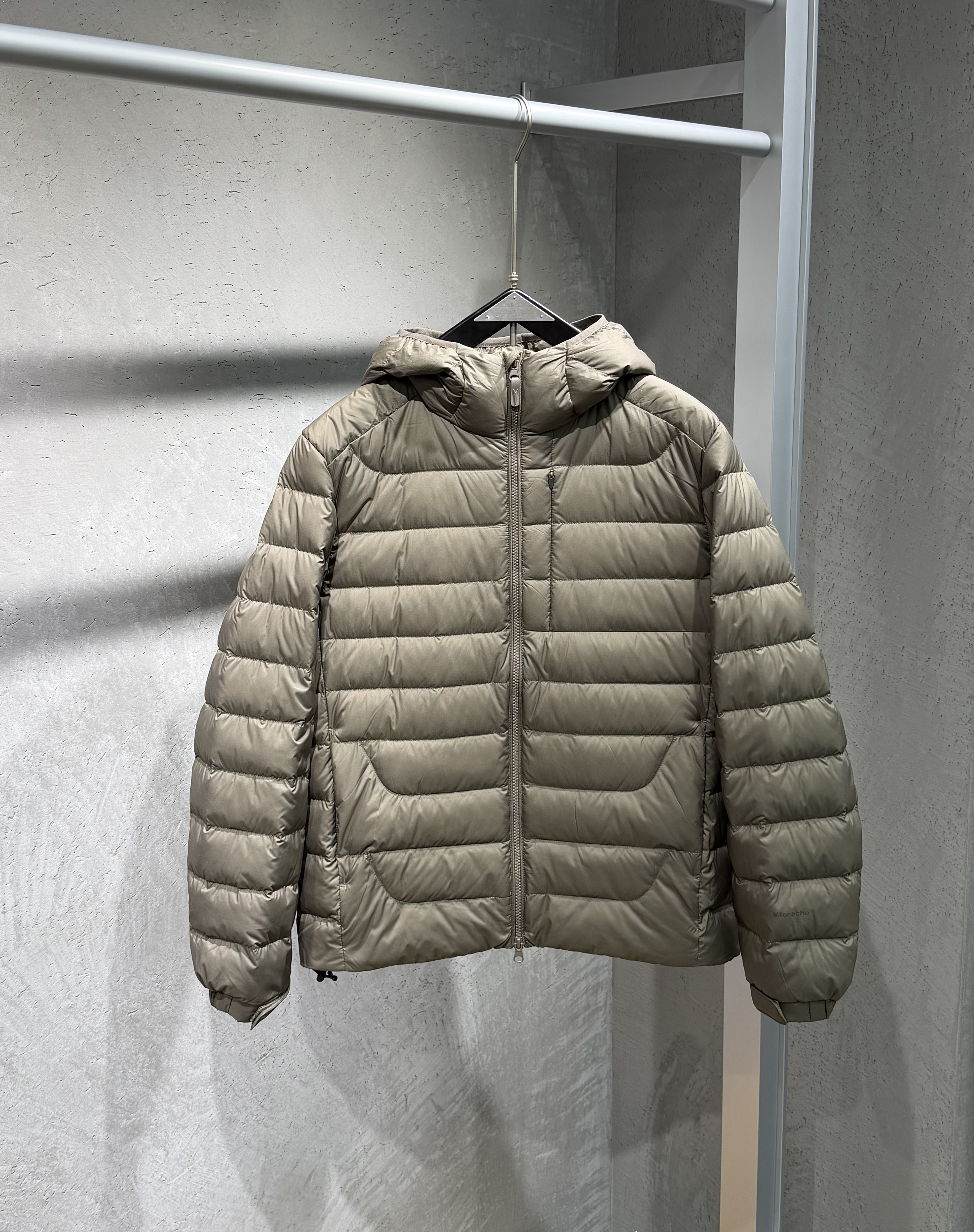 2026冬季新款男士90鹅绒轻薄连帽羽绒服外套简约纯色通勤羽绒上衣
