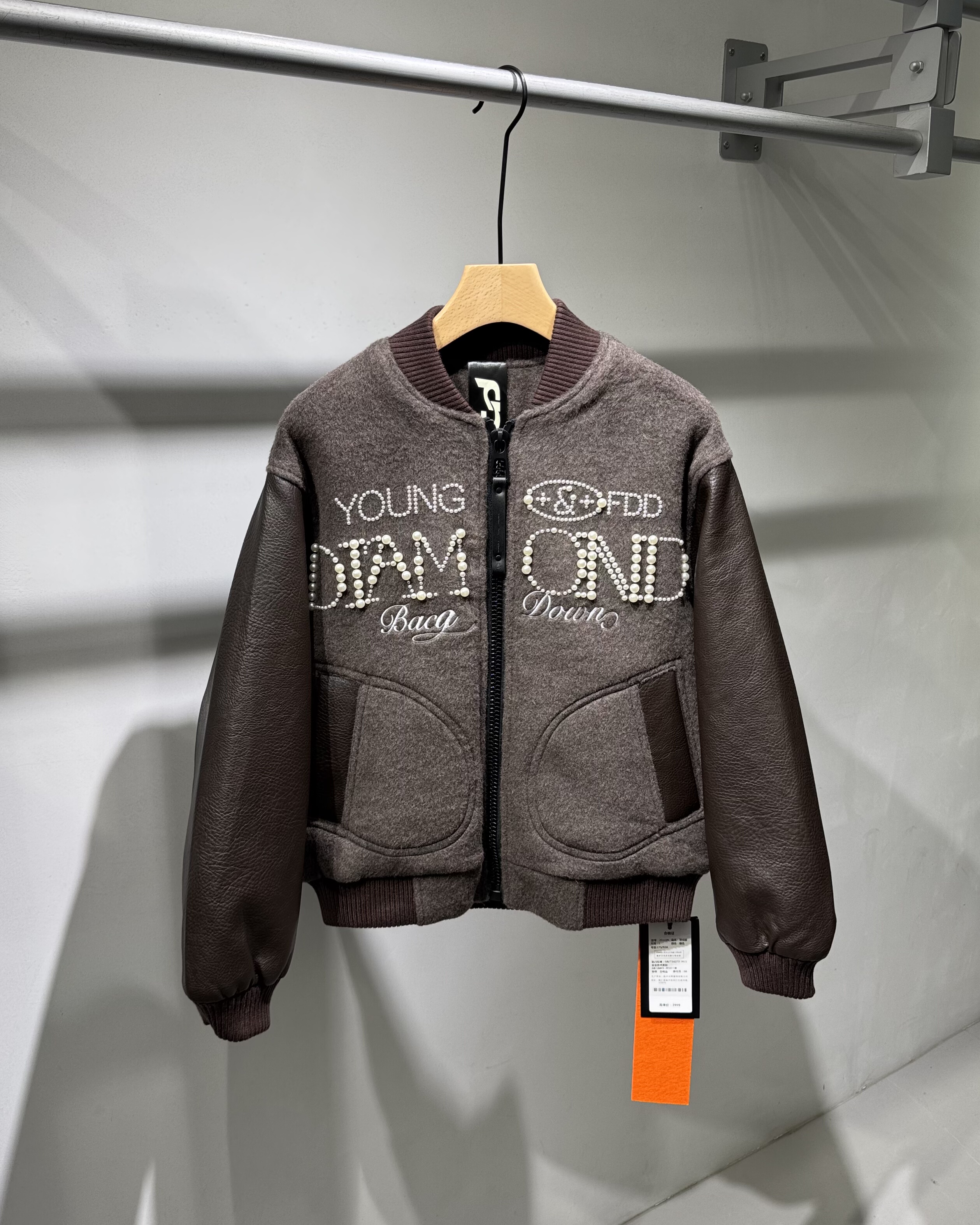 冬季新款男士白鸭绒羊毛混纺拼皮烫珠羽绒服美式加厚棒球服外套潮