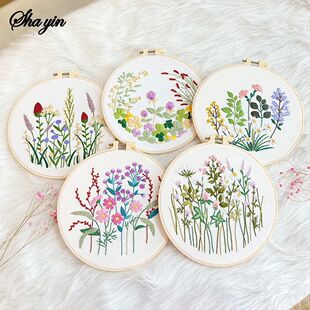 Simple Floral Embroidery Kit – DIY Handmade Fabric Art