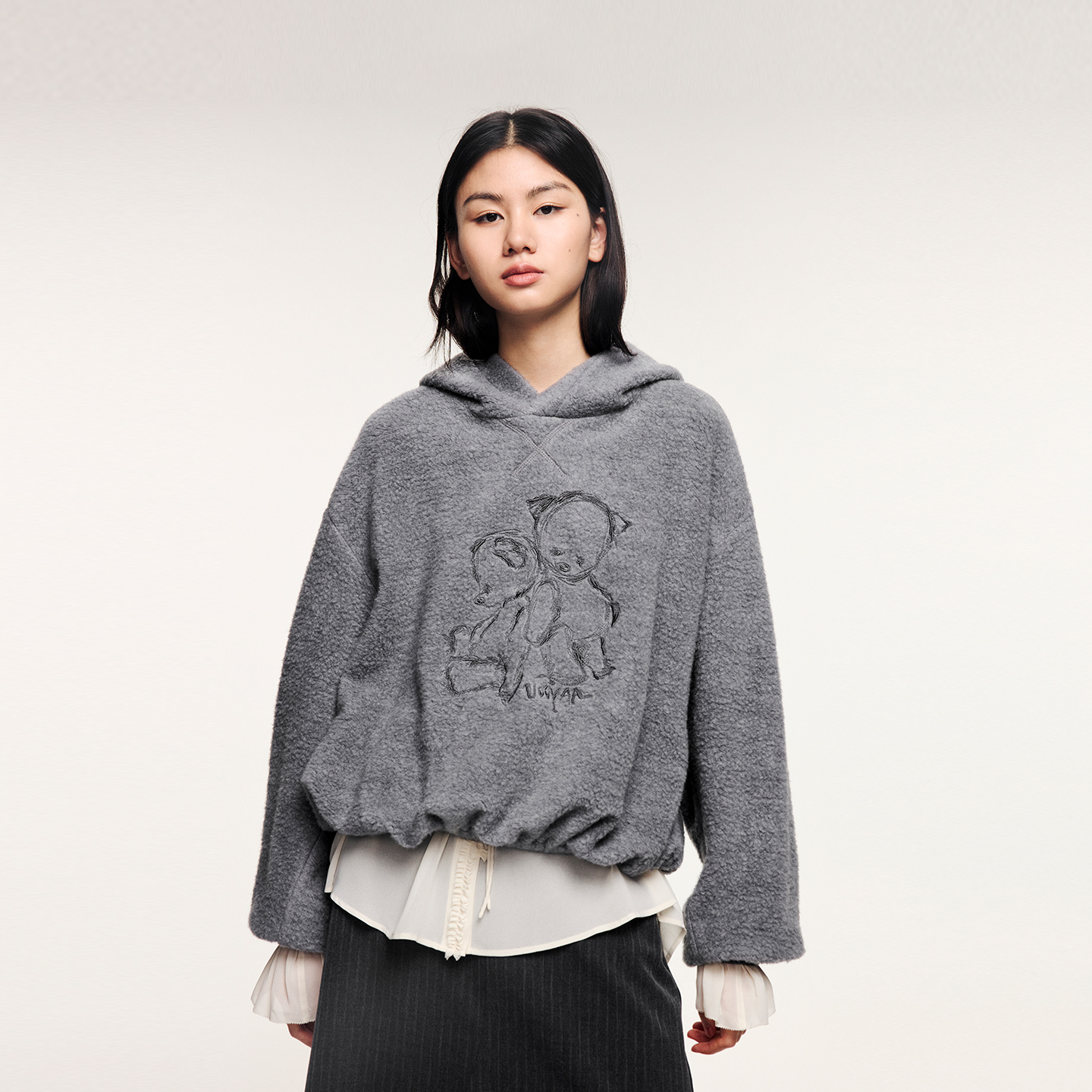 伤心小熊刺绣连帽卫衣