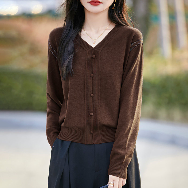 V领针织衫上衣洋气妈妈毛衣秋装2025年新款女装春秋短款打底小衫