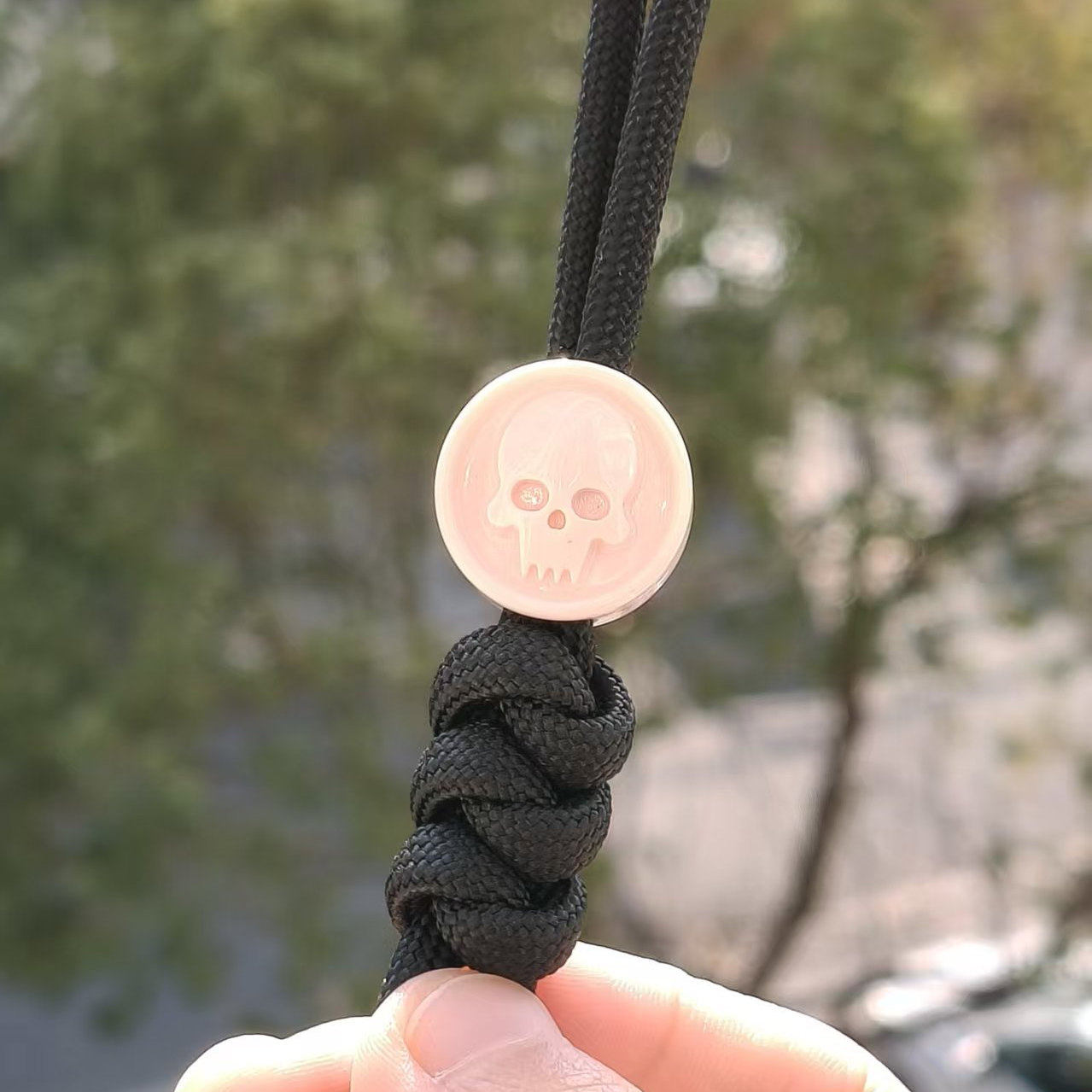 SSD骷髅奶白色树脂刀坠挂坠