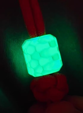 SSD蓝色树脂蜂窝网纹夜光刀坠吊坠背包钥匙扣挂坠EDC工具配饰刀珠