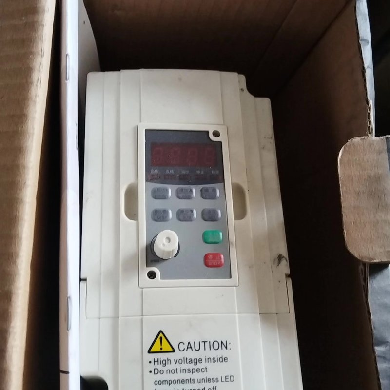 议价泽川变频器 G5M-2.2S2-1A可维修图片