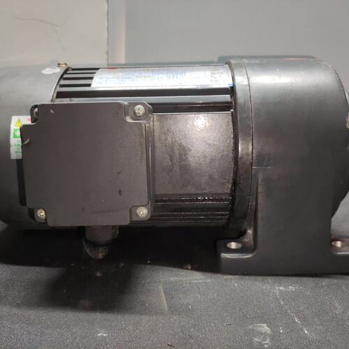 议价卧式齿轮减速电机，0.75KW，GH28型号，三相220V/可维修
