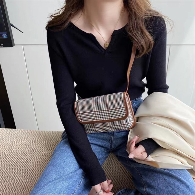 산후 핫맘들은 패셔너블한 브이넥 스웨터와 수유복을 입고 다재다능하고 세련된 새로운 긴팔 스웨터를 입습니다