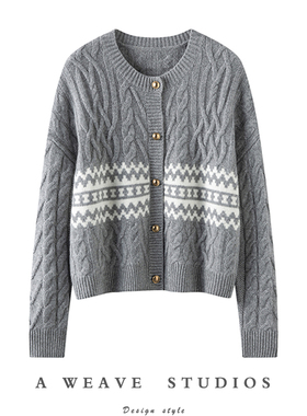 冬凤凰〓绒+〓杏色复古提花金扣圆领绞花羊绒毛衣开衫女2024新款