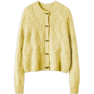 气质拿捏！鹅黄色圆领牛角扣羊绒衫秋冬新款针织开衫长袖保暖毛衣