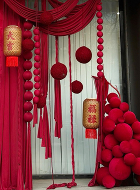 2026元旦店铺门口场景布置装饰挂件红色绒布球麻花辫拍照打卡装扮