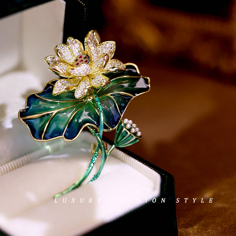 复古珐琅手绘镶锆荷花胸针女优雅气质开衫大衣西装中国风别针胸花