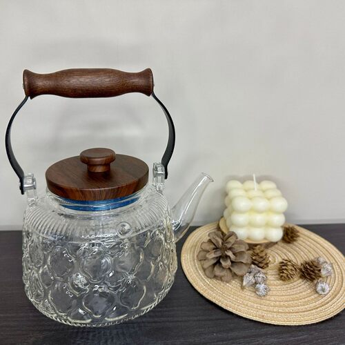 Hammer patterned glass crabapple handle teapot, brewing tea