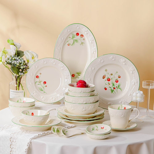 High aesthetic strawberry bowl and plate, home relief bowl