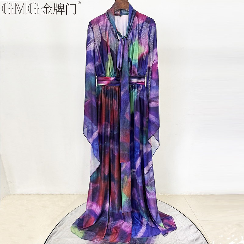 度假风V飘带领幻彩收腰大摆长裙