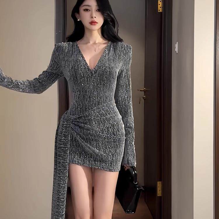 性感辣妹细闪设计感V领连身衣女春季新款修身显瘦半身裙气质套装