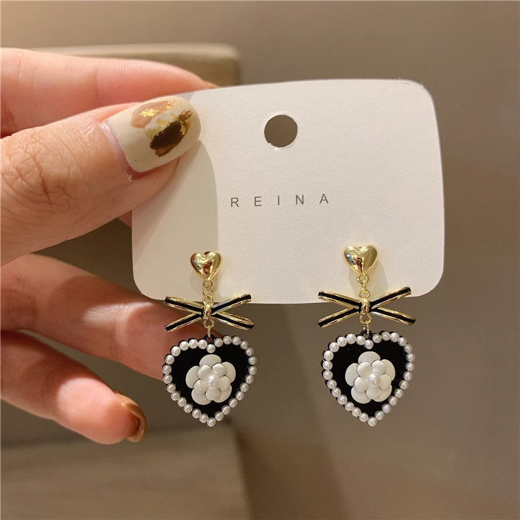 蝴蝶结珍珠爱心耳钉女轻奢小众高级感黑色耳环