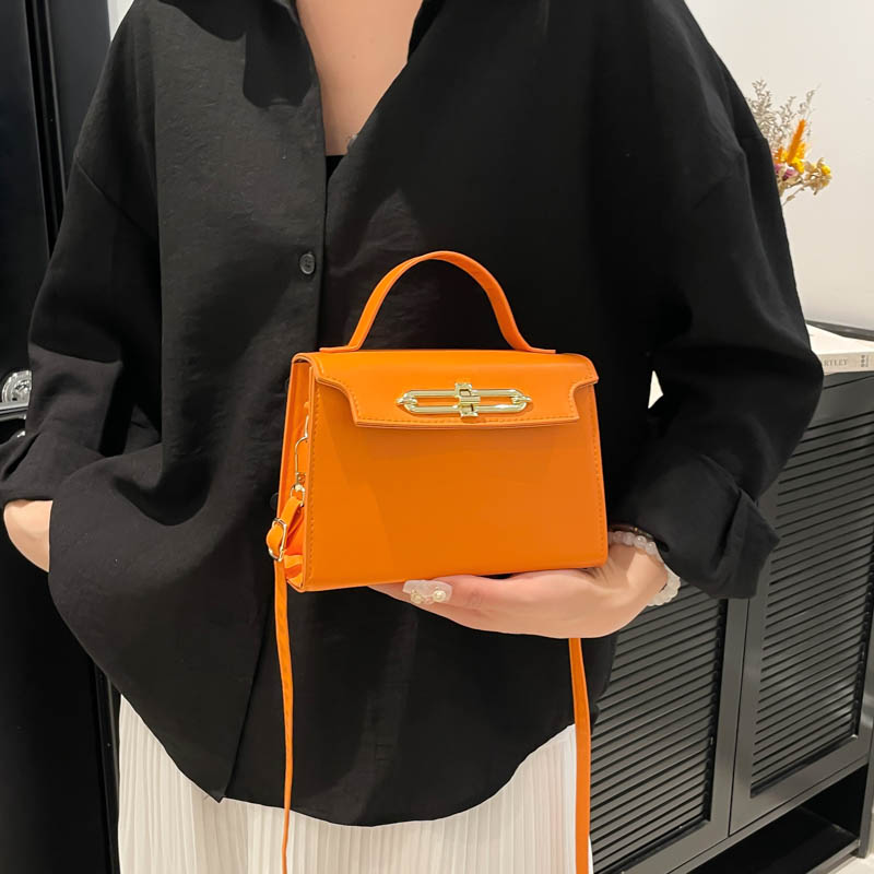 凯莉包2025新款时尚休闲简约通勤大容量优雅气质纯色手提小方包