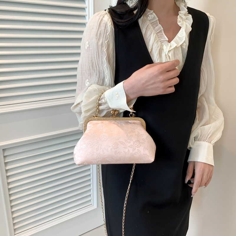 休闲简约纯色百搭斜跨小包包