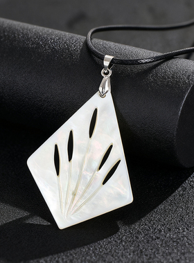 镂空雕刻箭头菱形贝壳情侣吊坠