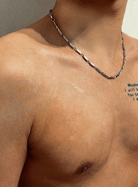 嘻哈项链男士健身潮欧美古巴链小众轻奢钛钢配饰百搭短运动锁骨链