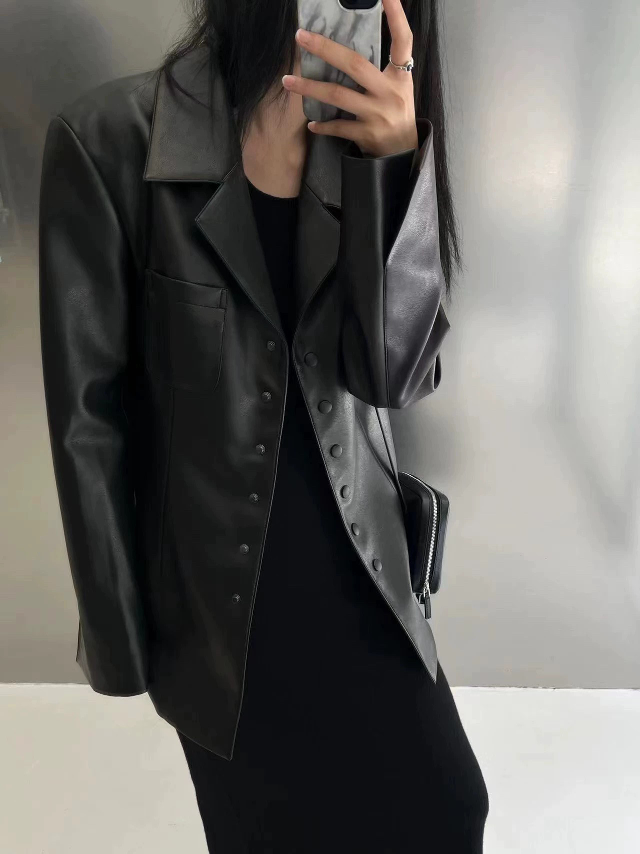 推荐!设计师品牌复古摩登多粒扣收腰显瘦西装皮衣女
