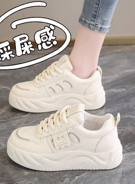 踩屎感厚底板鞋女2025新款秋季皮面透气小白鞋轻便运动学生休闲鞋